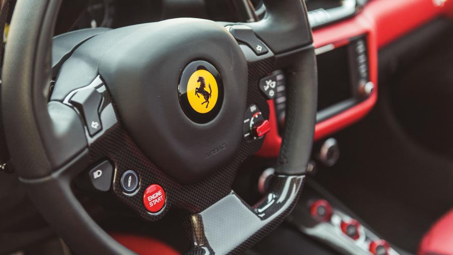 Детали интерьера Ferrari California T The Pinnacle (226893) 2017 года  (фото 7 из 29)